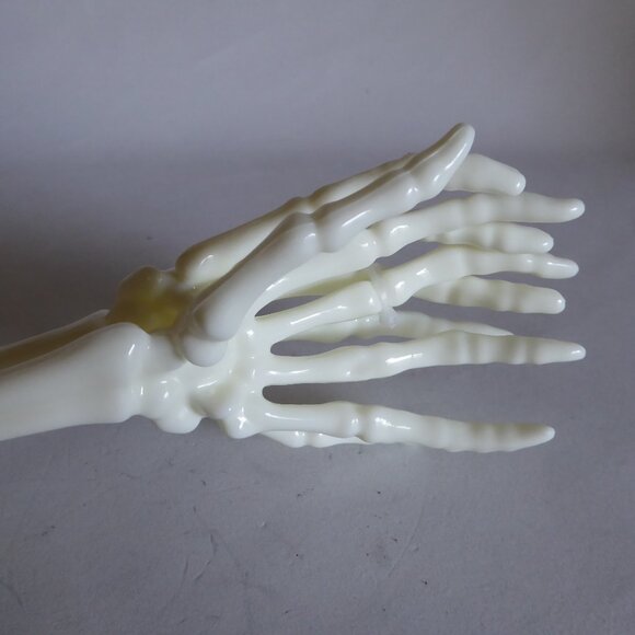 NEW 13” HALLOWEEN PLASTIC SKELETON ARM HANDS SERVING UTENSILS TONG SET - Picture 7 of 8